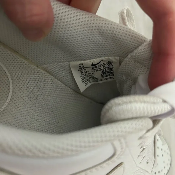 Nike Classic White Low-Top Sneakers - Picture 4 of 4